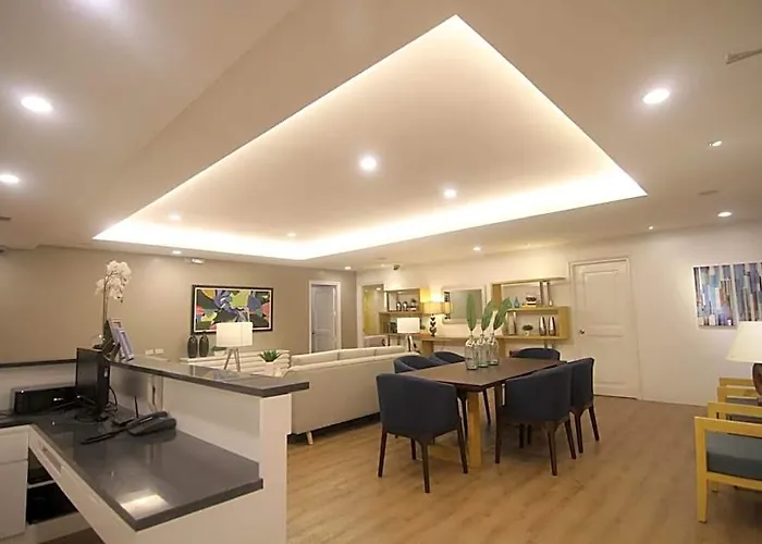 Отель Bryan Makati Near Airport