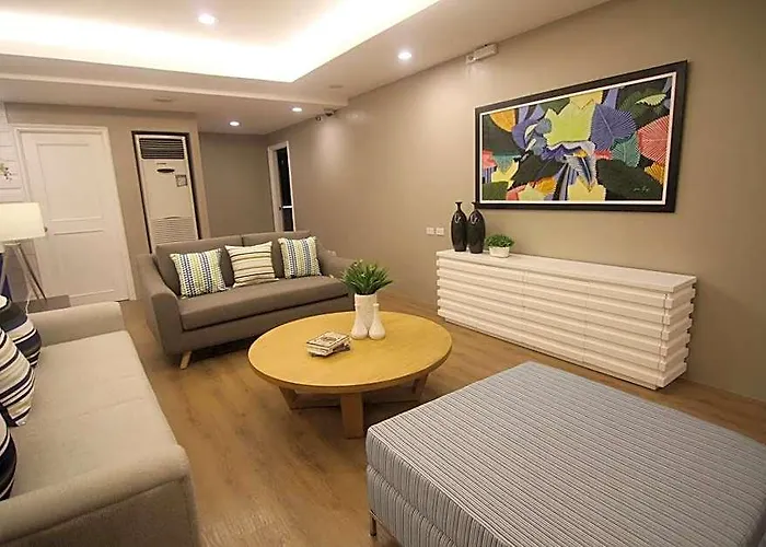 Отель Bryan Makati Near Airport