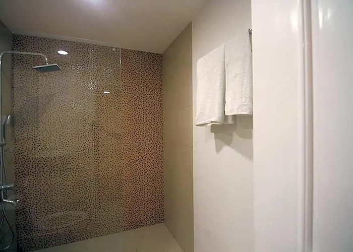 Отель Bryan Makati Near Airport 4*