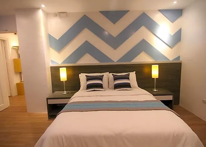 Отель Bryan Makati Near Airport 4*